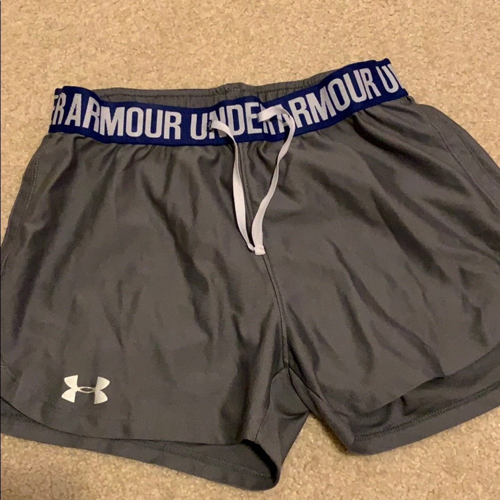 super cute athletic under armour shorts size XS